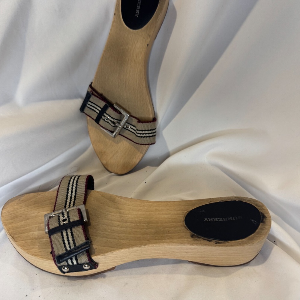 Classic and comfy slippers to wear around the house or for a casual event